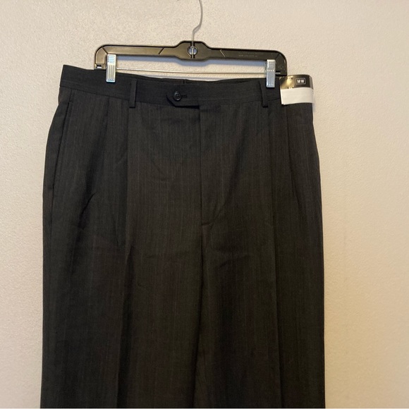 MEN’S WEARHOUSE Classic Fit Suit - Jacket 42 XL. Slacks - 36. Charcoal Gray - Picture 6 of 8